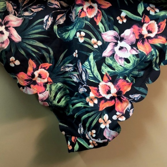 Vanilla Beach one piece floral swimsuit - Picture 2 of 4